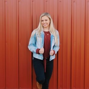 Meet your Posher, Alexis